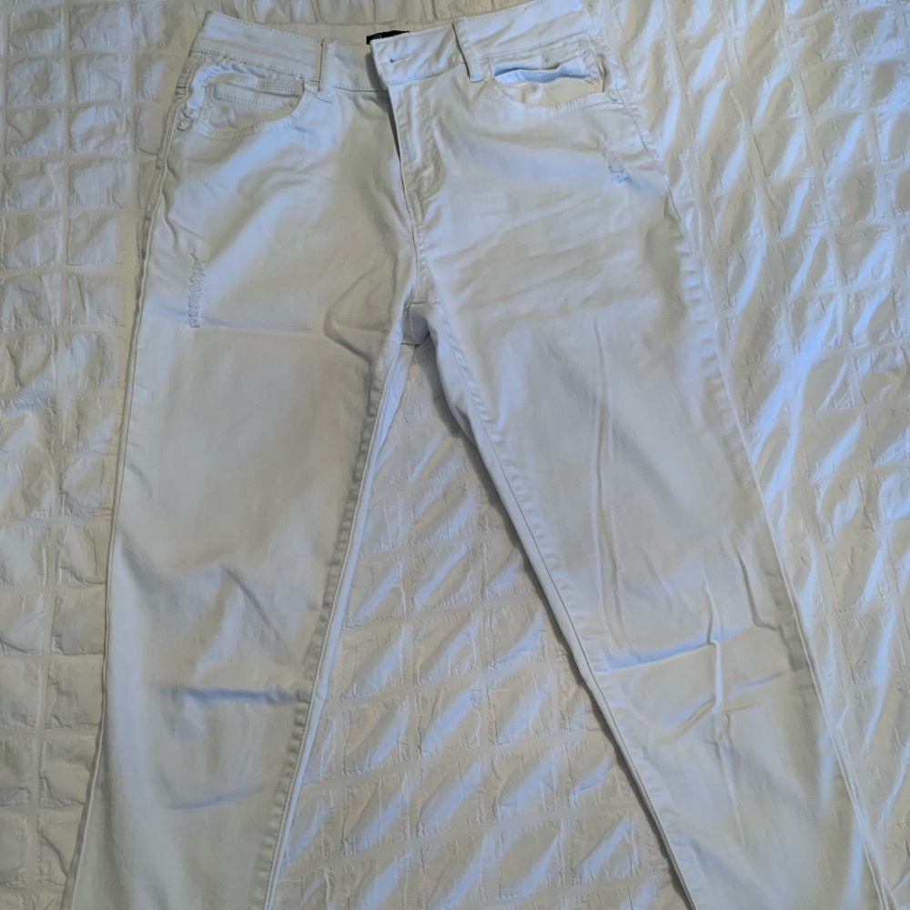 Versona white capris